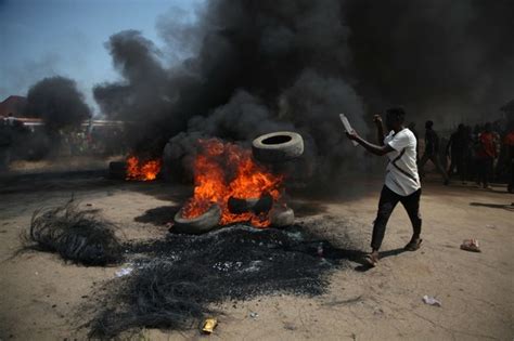  Zbuntowany Niger: Bunt w Nigerii przeciwko brytyjskim kolonialistom i jego wpływ na losy Babafemi Olajide